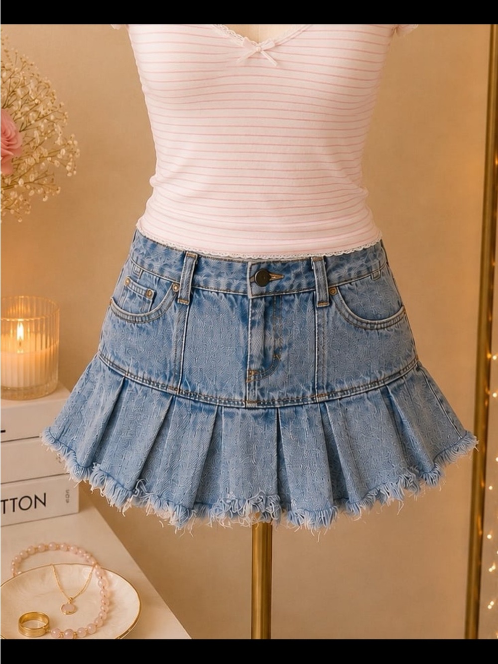 Y2K RARE American Eagle Light Wash Pleated Frayed Vintage Denim Size 2